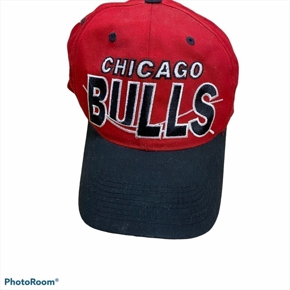 Vintage Chicago Bulls SnapBack Hat 90s Men’s Red
